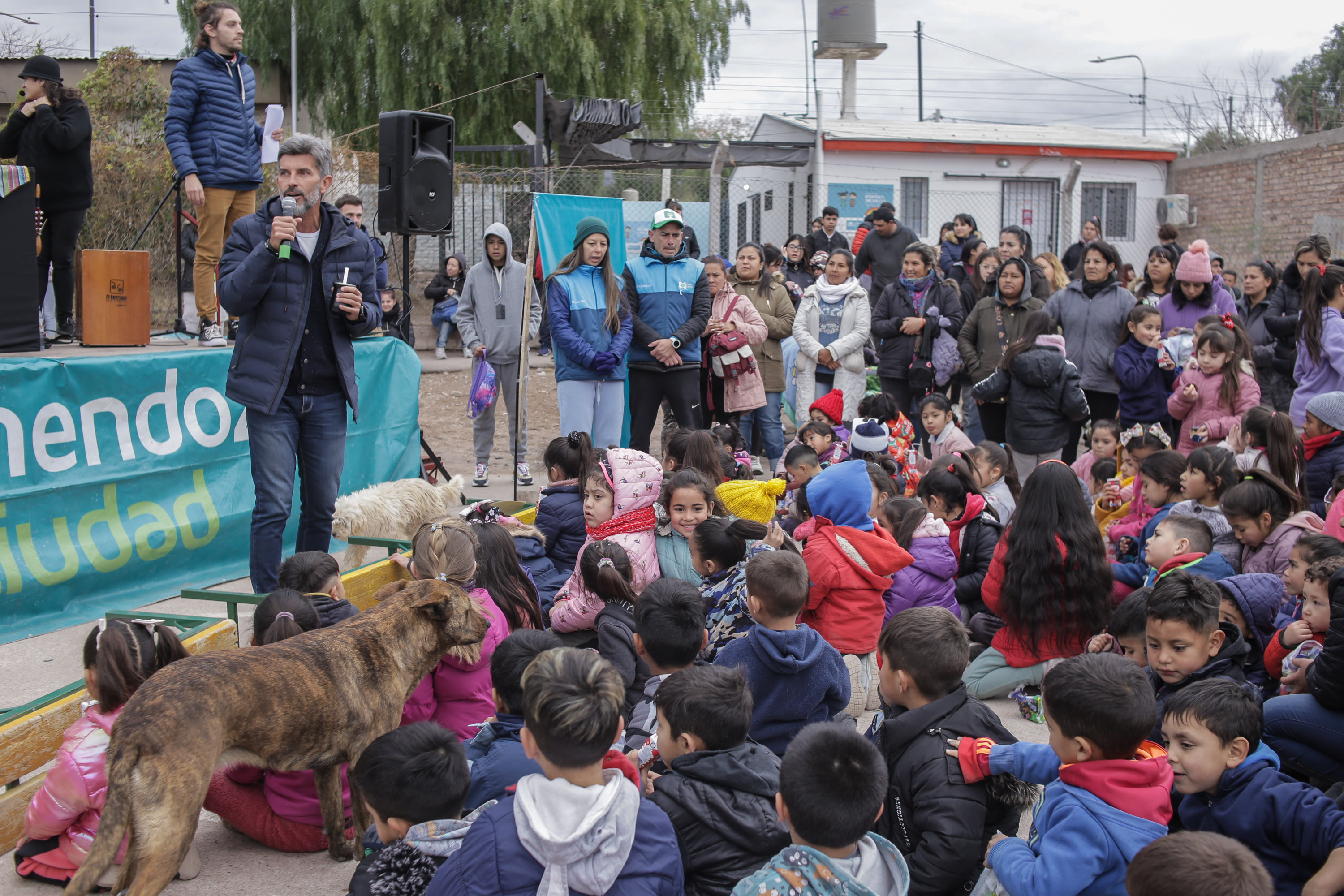 Festejos niñez barrios oeste Ciudad Mendoza intendente